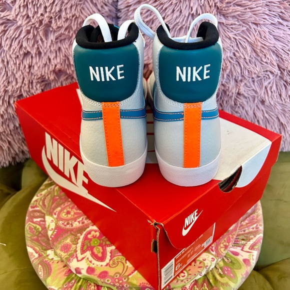 Nike Blazer Mid ‘77 (GS) - big kids size 6Y; (cm=24) women’s sizing in photos - Picture 8 of 14